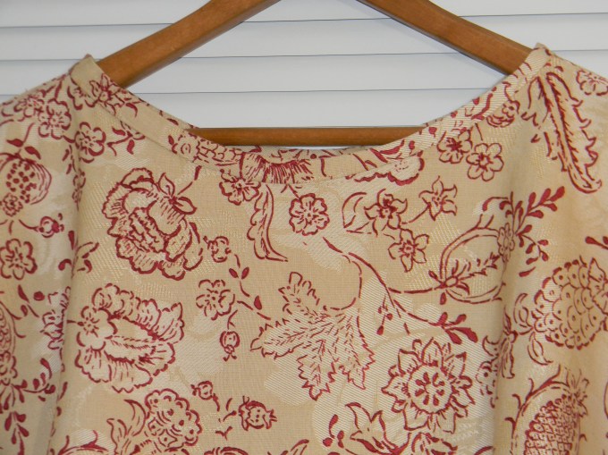 TG Bllom Dress 1. neckline.